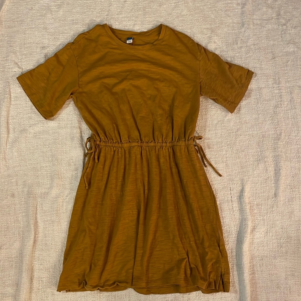 Size medium burnt orange mini tshirt dress with tie waist
